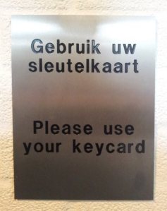 Gebruik uw sleutelkaart - Use your keycard
